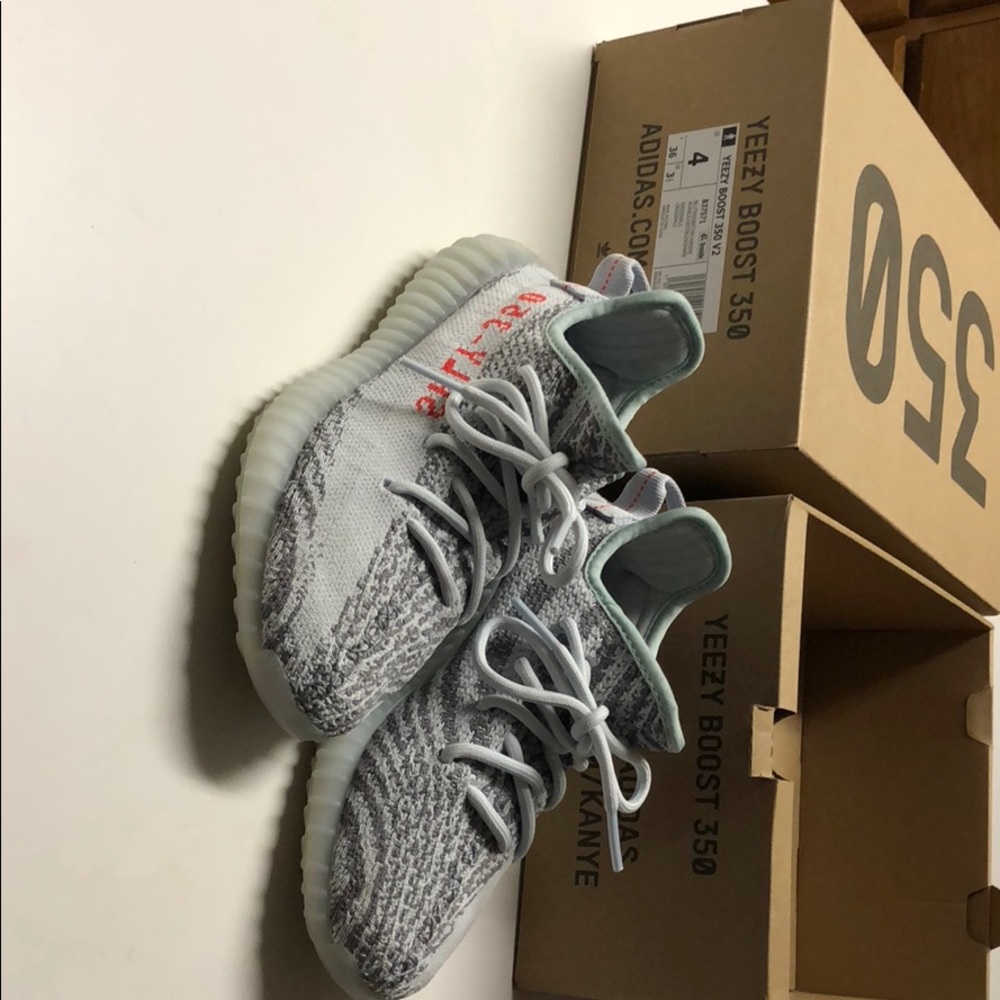 Yeezy Boost 350 V2-wore once like brand new